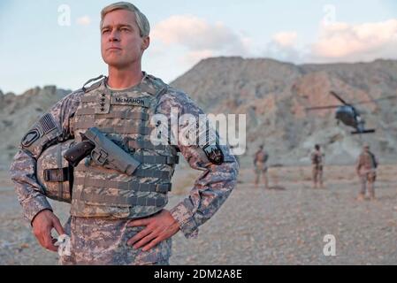 WAR MACHINE 2017 Netflix film avec Brad Pitt comme général Glen McMahon Banque D'Images