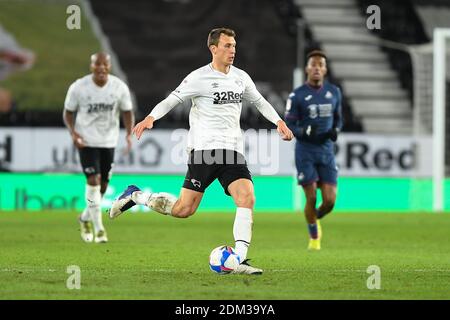 DERBY, ANGLETERRE. 16 DÉCEMBRE. Krystian Bielik du comté de Derby en action lors du match de championnat Sky Bet entre le comté de Derby et Swansea City au Pride Park, Derby le mercredi 16 décembre 2020. (Credit: Jon Hobley | MI News) Credit: MI News & Sport /Alay Live News Banque D'Images