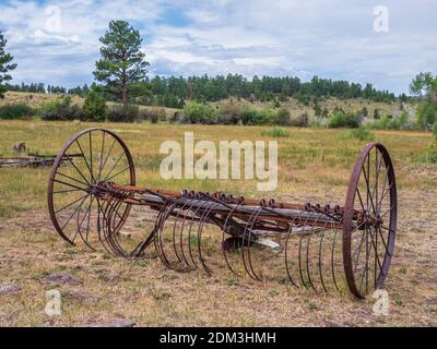 Vieux matériel agricole, site historique national de Swett Ranch, terrain de loisirs national de Flaming gorge près de Dutch John, Utah. Banque D'Images