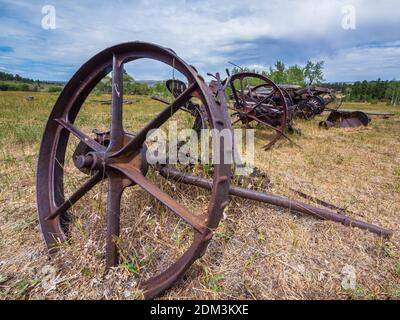 Vieux matériel agricole, site historique national de Swett Ranch, terrain de loisirs national de Flaming gorge près de Dutch John, Utah. Banque D'Images