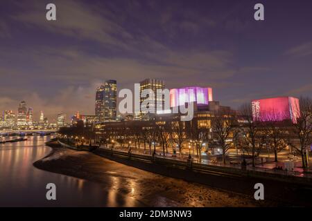 The National Theatre on the Southbank le 11 décembre à South London au Royaume-Uni. Photo de Sam Mellish Banque D'Images