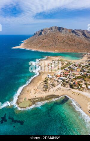 Vue aérienne de la plage de Pachia Ammos et de la plage de Stavros avec la montagne de Zorba en arrière-plan, Crète, Grèce Banque D'Images