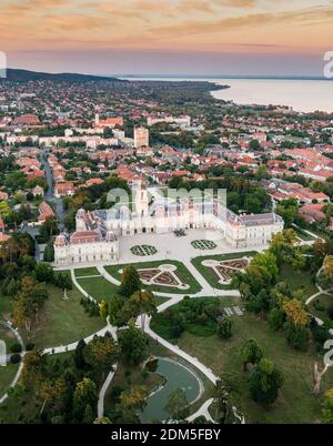 Phooto aérien du château des Festetics à Keszthely, Hongrie Banque D'Images