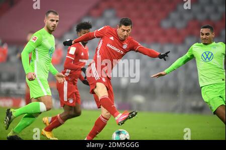 Ville de Munich, Allemagne. 16 décembre 2020. Firo: 16.12.2020, football, 1er Bundesliga, saison 2020/2021, FC Bayern Munich Muenchen - VfL Wolfsburg Robert Lewandowski FC Bayern Munich crédit: Martin Hangen/Pool/via firo Sportphoto pas de transfert aux utilisateurs secondaires dans les 48 heures! • la réglementation DFL interdit toute utilisation de photographies comme séquences d'images et/ou quasi-vidéo • usage éditorial SEULEMENT | usage dans le monde entier/dpa/Alamy Live News Banque D'Images