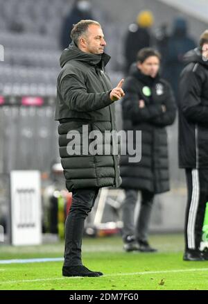 Ville de Munich, Allemagne. 16 décembre 2020. Firo: 16.12.2020, football, 1. Bundesliga, saison 2020/2021, FC Bayern Munich Muenchen - VfL Wolfsburg coach Hansi Flick FC Bayern Munich crédit: Martin Hangen/Pool/via firo Sportphoto pas de transfert aux utilisateurs secondaires dans les 48 heures! • la réglementation DFL interdit toute utilisation de photographies comme séquences d'images et/ou quasi-vidéo • usage éditorial SEULEMENT | usage dans le monde entier/dpa/Alamy Live News Banque D'Images