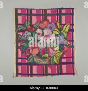 Textile, Moyen: Coton technique: Imprimé en bloc, imprimé en bloc multicolore d'un bol gris-vert avec de grandes fleurs rouges, roses et lavande avec des feuilles dans deux nuances de vert. Le bol est placé sur un sol en tissu rose foncé, violet foncé et noir, Angleterre ou États-Unis, 1920–1930, imprimé, teint et peint Banque D'Images