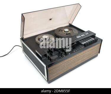 Ancienne cassette audio isolée sur fond blanc avec chemin d'écrêtage Banque D'Images