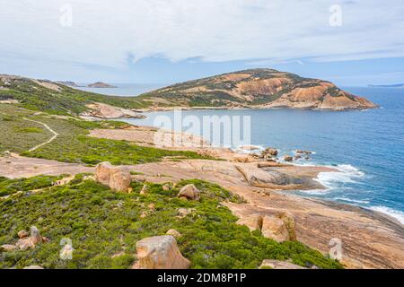 Vue aérienne de la baie Hellfire près d'Esperance vue pendant une journée nuageux, Australie Banque D'Images