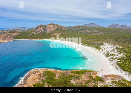 Vue aérienne de la baie Hellfire près d'Esperance vue pendant une journée nuageux, Australie Banque D'Images