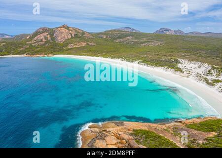 Vue aérienne de la baie Hellfire près d'Esperance vue pendant une journée nuageux, Australie Banque D'Images