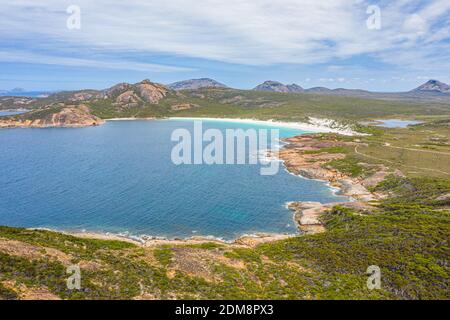 Vue aérienne de la baie Hellfire près d'Esperance vue pendant une journée nuageux, Australie Banque D'Images