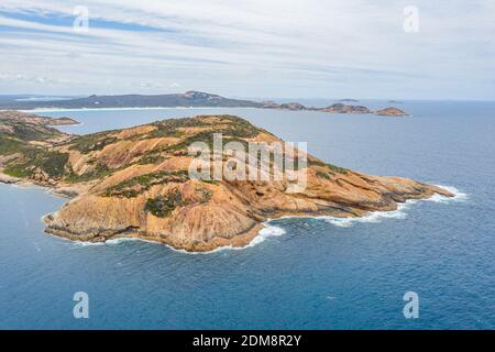 Vue aérienne de la baie Hellfire près d'Esperance vue pendant une journée nuageux, Australie Banque D'Images