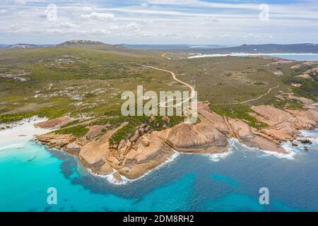 Vue aérienne de la baie Hellfire près d'Esperance vue pendant une journée nuageux, Australie Banque D'Images