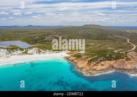 Vue aérienne de la baie Hellfire près d'Esperance vue pendant une journée nuageux, Australie Banque D'Images