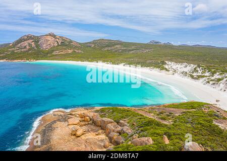 Vue aérienne de la baie Hellfire près d'Esperance vue pendant une journée nuageux, Australie Banque D'Images