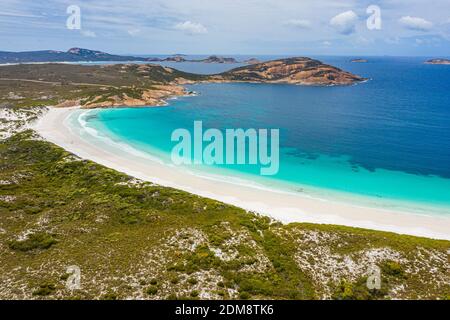 Vue aérienne de la baie Hellfire près d'Esperance vue pendant une journée nuageux, Australie Banque D'Images