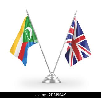 Drapeaux de table du Royaume-Uni et des Comores isolés sur la 3D blanche rendu Banque D'Images