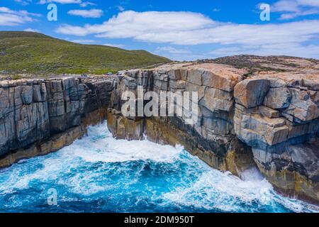 Pont naturel au parc national de Torndirrup, Australie Banque D'Images