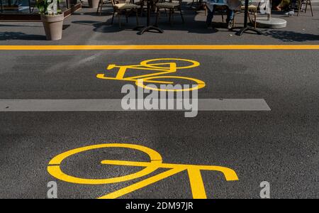 Le projet pilote de Berlin du centre commercial et de la promenade sans voitures de Friedrichstrasse à Mitte, en Allemagne Banque D'Images