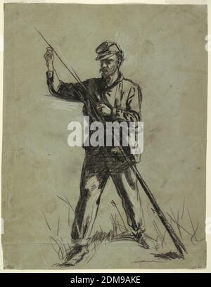 Cavalerie Soldat Loading a Rifle, Winslow Homer, cuisine américaine, 1836–1910, craie noire et crayon blanc sur papier gris-vert, Recto : Un soldat en uniforme de la guerre civile, se tient au premier plan, les pieds écartent, tenant un fusil placé en diagonale sur son corps dans sa main gauche, en utilisant une longue tige dans sa main droite pour tasser la poudre de canon dans le canon du fusil., Verso : Une tête est montrée de l'arrière, au centre; un soldat blessé s'assied sur les deux mains, montré en longueur et dans la direction opposée, en haut; et un soldat mort est à genoux pliés et couvre son visage avec sa main gauche Banque D'Images