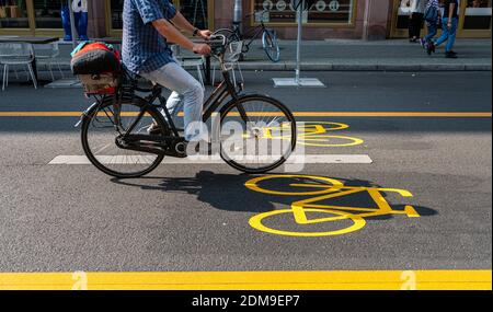 Le projet pilote de Berlin du centre commercial et de la promenade sans voitures de Friedrichstrasse à Mitte, en Allemagne Banque D'Images