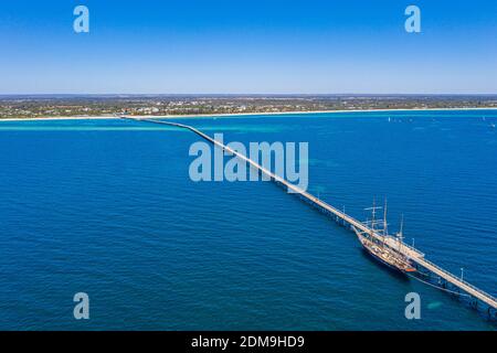 Navire historique Leeuwen 11 à la jetée de Busselton en Australie Banque D'Images