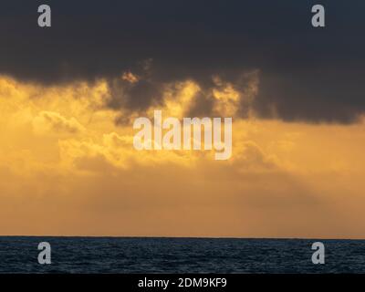 Coucher de soleil sur le golfe du Mexique depuis l'île de Sanibel en Floride Aux États-Unis Banque D'Images