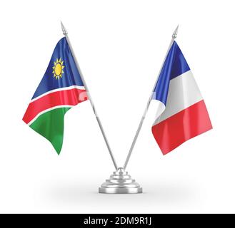 Drapeaux de table de France et de Namibie isolés sur le rendu 3D blanc Banque D'Images