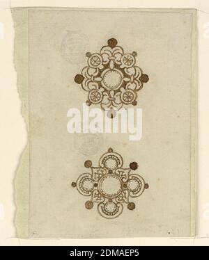 Design pour deux broches, stylo et encre, pinceau et sépia sur papier, deux dessins, l'un au-dessus de l'autre. En haut, le cadre d'un diamant circulaire a des arches extérieures avec alternativement une fleur de lys et un brillant sur les points. Ci-dessous, cinq diamants formant une croix, avec des craies inversées avec perles à l'extérieur, dans les coins., Italie, 1820–30, bijoux, dessin Banque D'Images