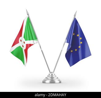 Drapeaux de table de l'Union européenne et du Burundi isolés sur la 3D blanche rendu Banque D'Images