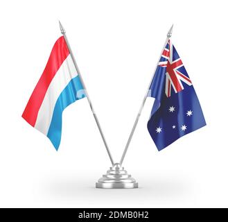 Drapeaux de table d'Australie et de Luxembourg isolés sur le rendu 3D blanc Banque D'Images