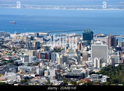 Horizon du Cap en Afrique du Sud avec plusieurs bâtiments. Ville sud-africaine. Banque D'Images