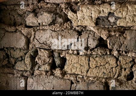 Détail de vieux mur d'adobe fait de briques de boue et d'argile. Banque D'Images