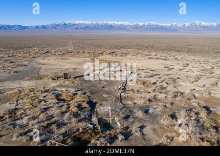 BUENA VISTA VALLEY, NEVADA, ÉTATS-UNIS - 30 novembre 2020 : une piscine de ciment à la source de sources chaudes est tout ce qui reste de la structure ruinée qui était Banque D'Images