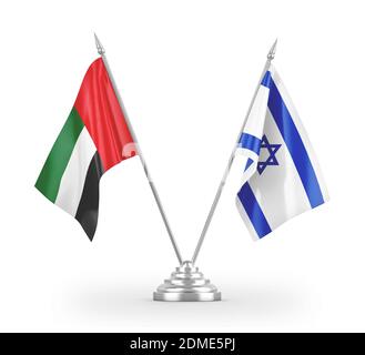 Les drapeaux de table d'Israël et des Émirats arabes Unis sont isolés sur du blanc Rendu 3D Banque D'Images