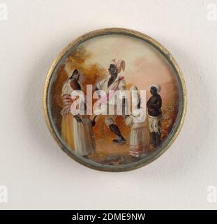 Bouton, peinture Gouache sur verre d'étain fixé, ivoire (support), verre, métal doré, bouton représentant une scène de quatre figures dans un paysage. Une femme à gauche porte une chemise rayée et un foulard, une jupe orange et blanche et un turban; elle fait face à un homme qui danse (en marche ?) et porte une chemise blanche avec une ceinture rose et une écharpe rouge et blanche sur la tête. Deux personnages plus petits se tiennent sur le côté., fin du XVIIIe siècle, costume et accessoires, Arts décoratifs, bouton Banque D'Images