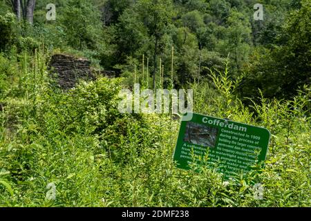 Le barrage de cercueil en panne au barrage d'austin, à Austin, en Pennsylvanie. Banque D'Images