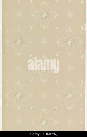 Ceiling paper, Maxwell & Co., S.A., Chicago, Illinois, USA, Machine-printed paper, liquid mica, Floral sprig with two flowers within a quatrefoil ornament, with smaller sprigs in spaces between ornaments. Printed in yellow, green, and white mica., USA, 1905–1915, Wallcoverings, Ceiling paper Stock Photo