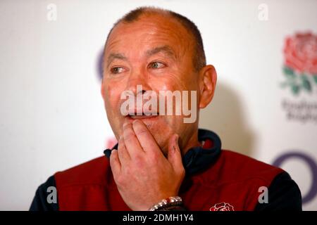 Photo du dossier datée du 06-02-2020 de l'entraîneur-chef d'Angleterre Eddie Jones lors d'une conférence de presse au parc Pennyhill, Bagshot. Banque D'Images