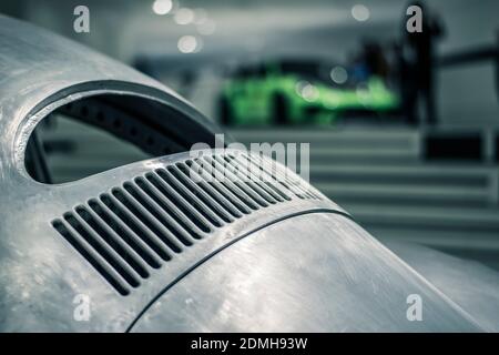 STUTTGART, Allemagne 6 mars 2020 : 1939 Porsche Type 64 (Typ 64) au musée Porsche. La conception de la carrosserie a été réalisée par la Porsche Büro après des essais en soufflerie Banque D'Images