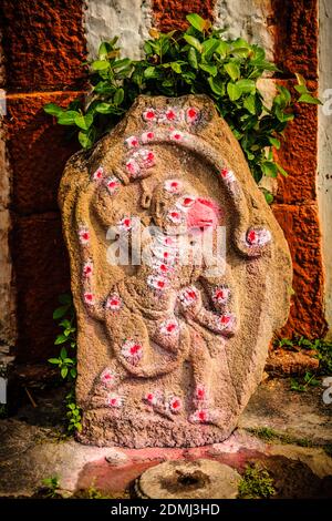 HAMP, INDE - 11 novembre 2014 : les rues animées et les temples anciens de Hampi Karnataka, les gens colorés, la culture et la nature. Wanderlust Inde. Banque D'Images