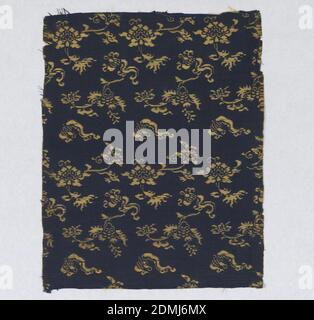 Textile, Moyen: Soie technique: Tissage composé Uni, conception de formes de fleurs conventionnelles en supplémentaire de soie de couleur or sur bleu marine, nervuré, tissu Uni de terre. Côtes formées par des charrues en soie noire groupées recouvertes de voiles bleu marine., Japon, 19e siècle, textiles tissés, textile Banque D'Images