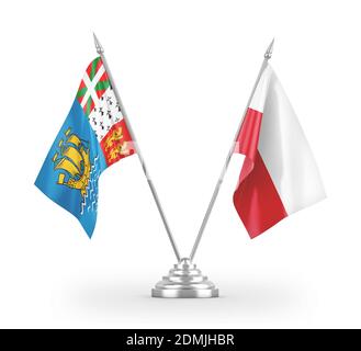 Pologne et Saint-Pierre-et-Miquelon drapeaux de table isolés Rendu 3D blanc Banque D'Images