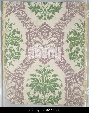 Flanc, papier imprimé à la machine, grand motif damassé stylisé de motifs floraux verts alternant avec des médaillons hexagonaux d'ananas et de feuillage de lavande, liés par le feuillage de lavande, sur fond blanc., Angleterre, 1835–1845, revêtements muraux, flanc Banque D'Images