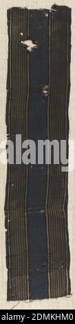 Fragment, Moyen: Soie technique: Tissage simple, fragment vertical avec une large bande centrale composée de fines bandes bleu marine et noir entourées de bordures de part et d'autre de fines bandes noires et marron clair., Maroc, 12ème-14ème siècle, textiles tissés, fragment Banque D'Images