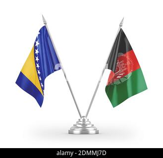 Les drapeaux de table de l'Afghanistan et de la Bosnie-Herzégovine sont isolés sur du blanc Banque D'Images