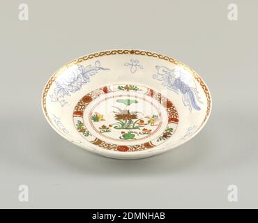 Plat, Spode Ceramic Works, anglais, établi en 1776, porcelaine à pâte dure, émail vitrifié, bol peu profond, courbé décoré de peinture polychrome sur verglaçure. Bande sur bord, Angleterre, fin du XVIIIe au début du XIXe siècle, céramique, arts décoratifs, plat, plat Banque D'Images