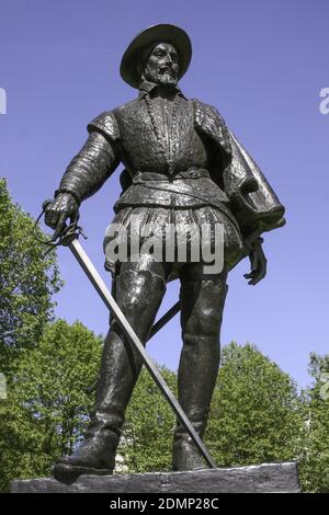 LONDON, UNITED KINGDOM - May 22, 2010: Statue of Sir Walter Raleigh in Greenwich Park Banque D'Images