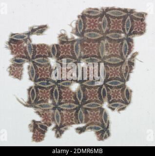 Textile, Moyen: Coton technique: Imprimé et résistant imprimé sur toile lisse étiquette: Imprimé et résistant coton imprimé, Design de cercles chevauchants avec rosettes. Fustat., Inde, XVIIIe siècle, textiles imprimés, teints et peints, textile Banque D'Images