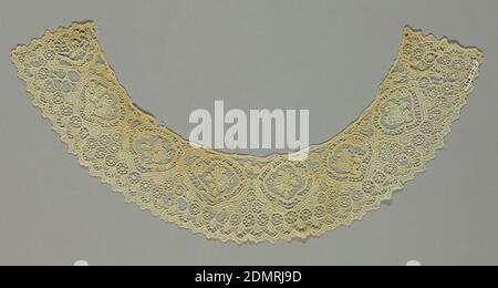 Collier, moyen : technique du lin : dentelle à aiguille avec boucle et torsion avec boucle et retour par torsion, col rond avec six médaillons circulaires, chacun renfermant une fleur. Bordure de fleurs et feuilles très conventionalisées., Belgique, fin du XIXe siècle, dentelle, Collar Banque D'Images